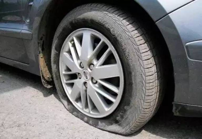 最好是出门前检查一下轮胎的状况最安全。-摘自网络-