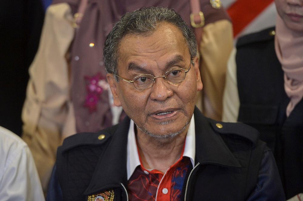 Health Minister Datuk Seri Dzulkefly Ahmad during his walkabout on the first day of smoking ban at restaurants in Kuala Lumpur January 1, 2018. u00e2u20acu201d Picture by Mukhriz Hazim