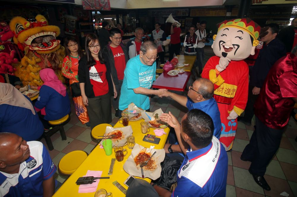 DAP adviser Lim Kit Siang campaigns in Brinchang, Cameron Highlands January 24, 2019. u00e2u20acu201d Picture by Farhan Najib