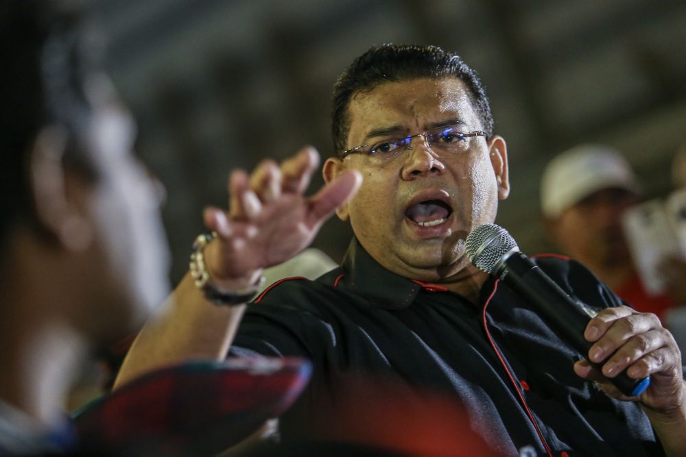 Pemantau Malaysia Baru president Datuk Lokman Adam speaks during a protest in front of the Sogo shopping mall in Kuala Lumpur January 4, 2019. u00e2u20acu201d Picture by Hari Anggara 