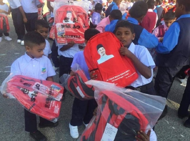 Jeram assemblyman Mohd Shaid Rosli said the schoolbags he had ordered from China for students in his constituency were meant to feature a sketch, not an actual picture of his face. u00e2u20acu201d Picture via Twitter/Initial: FA