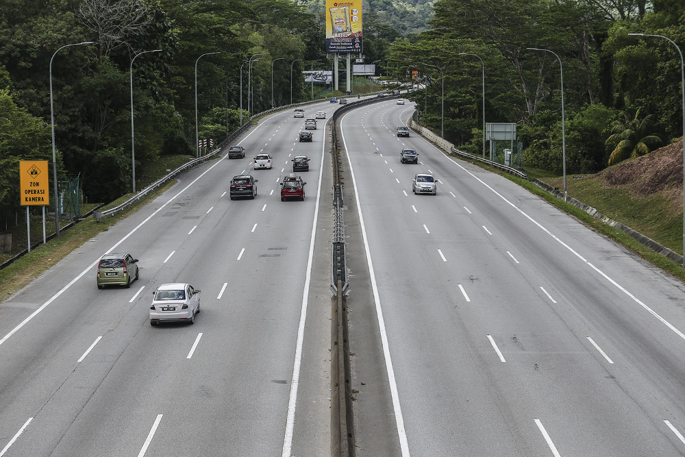 A view of the traffic on the PLUS Expressway near Sungai Buloh February 2, 2019. u00e2u20acu201d Picture by Hari Anggara