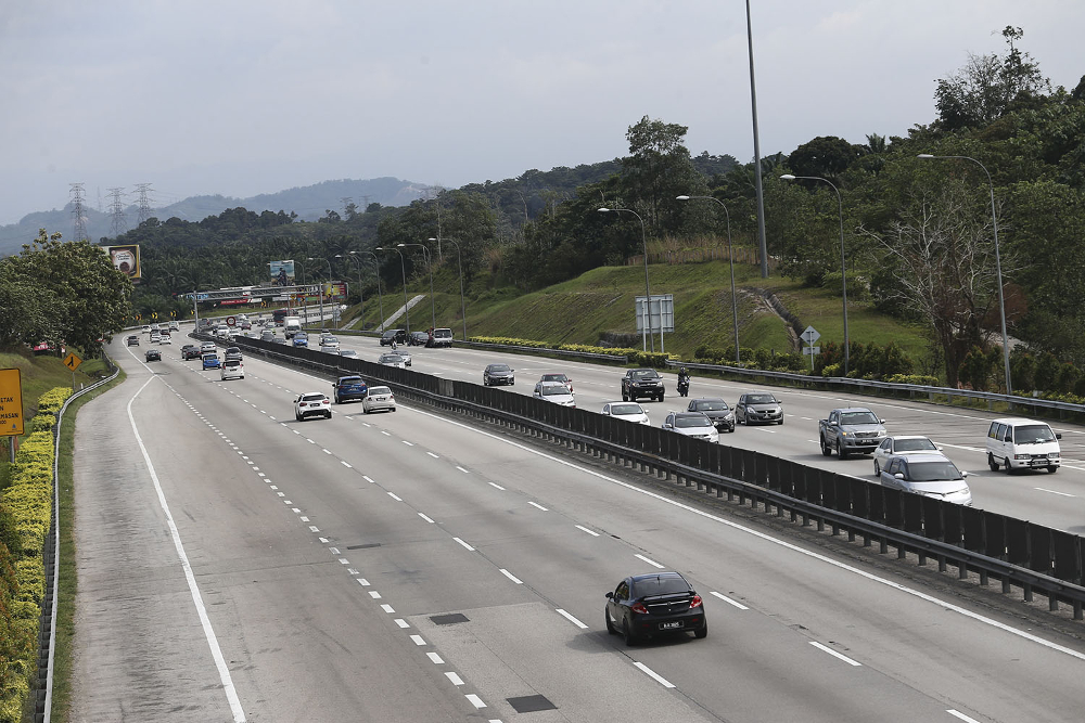 A view of the traffic on the PLUS Expressway near Sungai Buloh February 2, 2019. u00e2u20acu201d Picture by Hari Anggara
