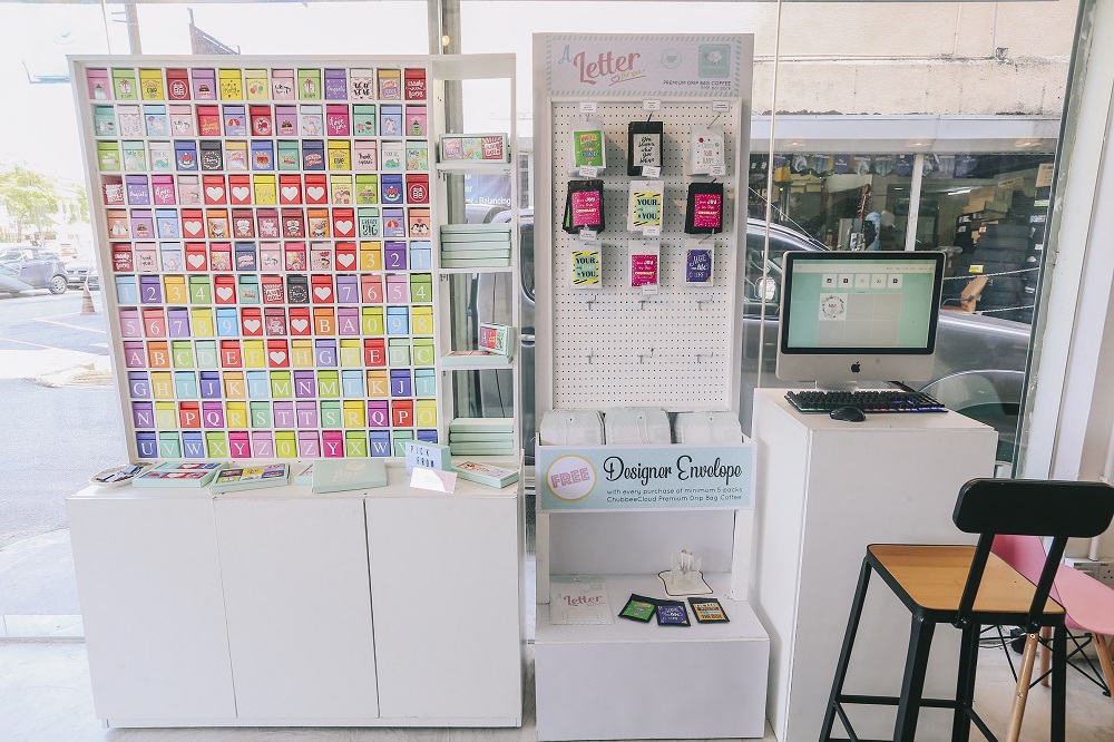 除了棉花糖之外，Chubbee Cloud也有客制化巧克力盒子和手滴咖啡包的选择哦。-Firdaus Latif摄-