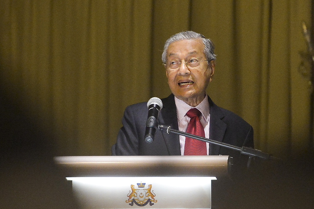 Prime Minister Tun Dr Mahathir Mohamad delivers his speech during the Johor government retreat event with Federal Cabinet ministers in Putrajaya February 28, 2018. u00e2u20acu201d Picture by Mukhriz Hazim