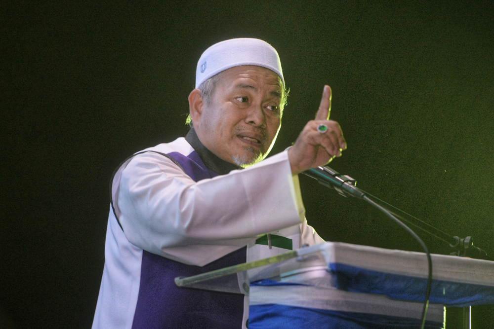 PAS deputy chairman Tuan Ibrahim Tuan Man speaks during the Ceramah Perdana campaign at Bandar Sri Putra in Semenyih February 28, 2019. u00e2u20acu201d Picture by Shafwan Zaidon 