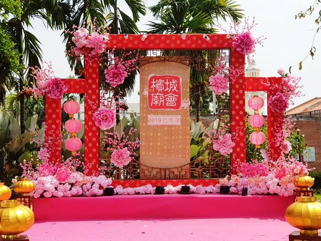 2019年槟城庙会的主舞台已经搭好。-摘自己亥年槟城庙会脸书-