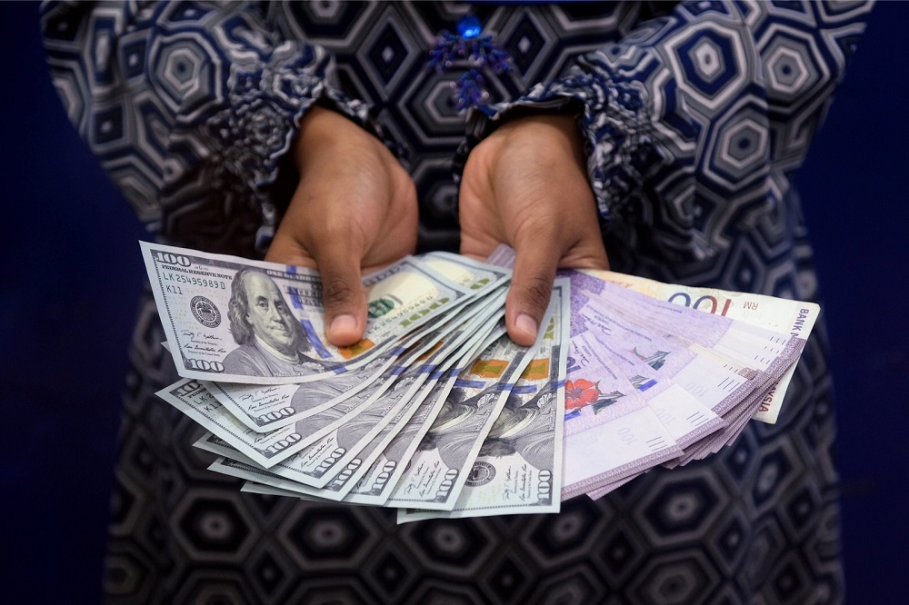 Ringgit notes are seen at a money changer in Kuala Lumpur June 20, 2018. u00e2u20acu201d Bernama pic