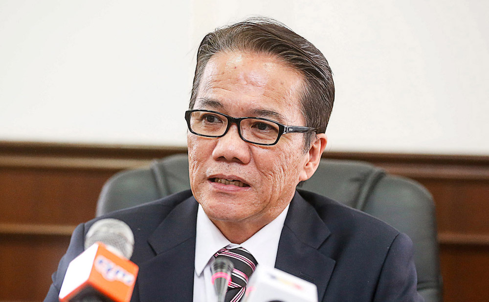 Minister in the Prime Ministeru00e2u20acu2122s Department Datuk Liew Vui Keong speaks to the press during his visit to the Penang High Court in George Town March 20, 2019. u00e2u20acu201d Picture by Sayuti Zainudin