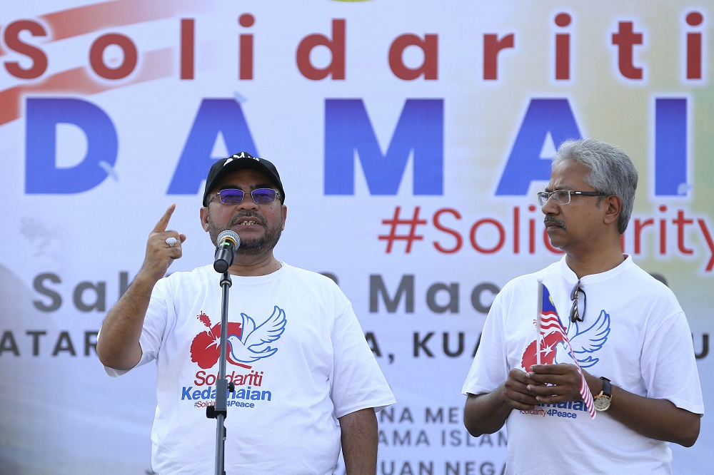 Ministers Datuk Seri Mujahid Yusof Rawa (left) and P. Waytha Moorthy at the launch of the Solidarity4pPace rally in Kuala Lumpur March 23, 2019. u00e2u20acu201d Picture by Yusof Mat Isa