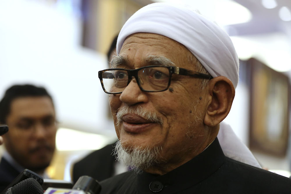 PAS president Datuk Seri Abdul Hadi Awang speaks to reporters in Parliament in Kuala Lumpur March 26, 2019. u00e2u20acu201d Picture by Yusof Mat Isa