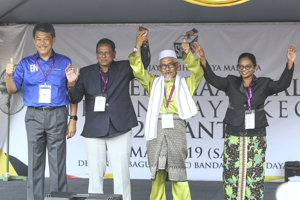 Candidates for the Rantau by-election (from left) BN's Datuk Seri Mohamad Hasan, PH's Dr S. Streram, independent candidates Mohd Nor Yassin and Malar Rajaram pose for a group picture March 30, 2019. u00e2u20acu201d Picture by Yusof Mat Isa