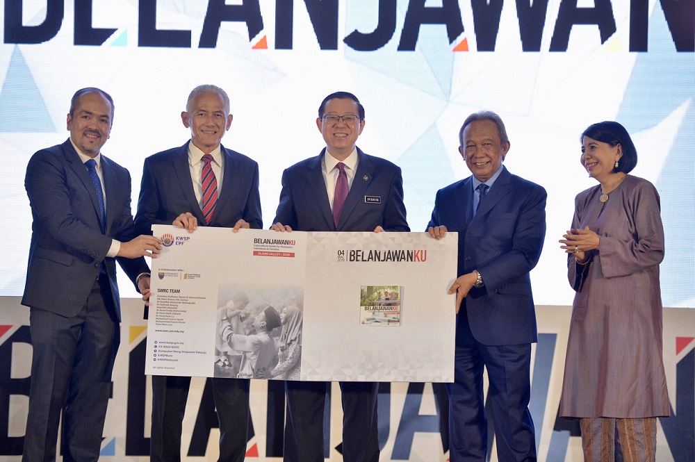 Finance Minister Lim Guan Eng (centre) takes a group picture during the launch of the u00e2u20acu02dcBelanjawankuu00e2u20acu2122 expenditure guide for Malaysian individuals and families in Bangi March 4, 2019. u00e2u20acu201d Bernama pic