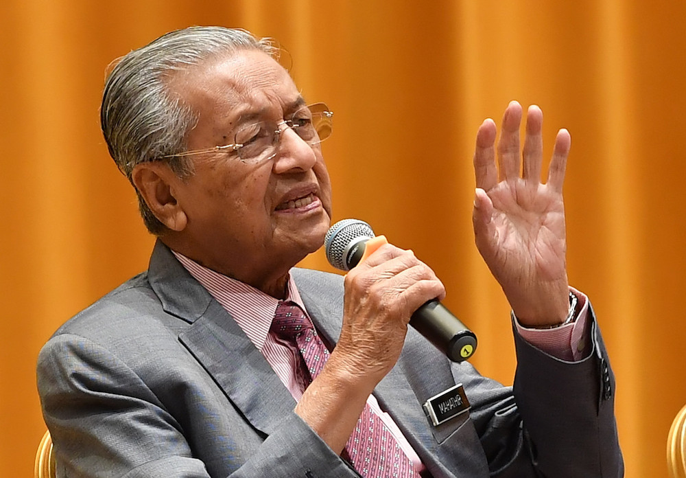 Tun Dr Mahathir Mohamad takes part in a question and answer session during a Cuepacs premier assembly in Serdang March 25, 2019. u00e2u20acu201d Bernama pic