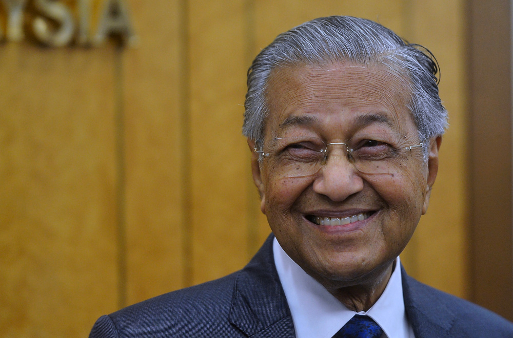 Tan Sri Dr Yahya Awang performed two coronary artery bypasses on Prime Minister Tun Dr Mahathir Mohamad in 1989 and 2007.  u00e2u20acu201d Bernama pic