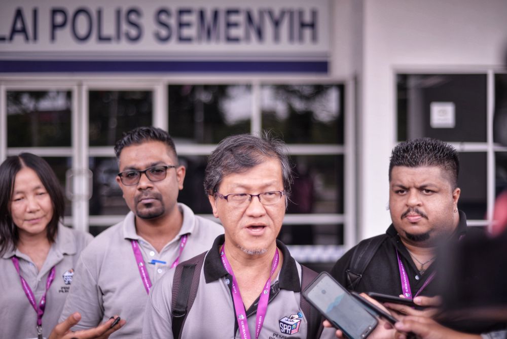 Bersih 2.0 executive director Yap Swee Seng speaks to reporters at the Semenyih police station March 2, 2019. u00e2u20acu2022 Picture by Shafwan Zaidon