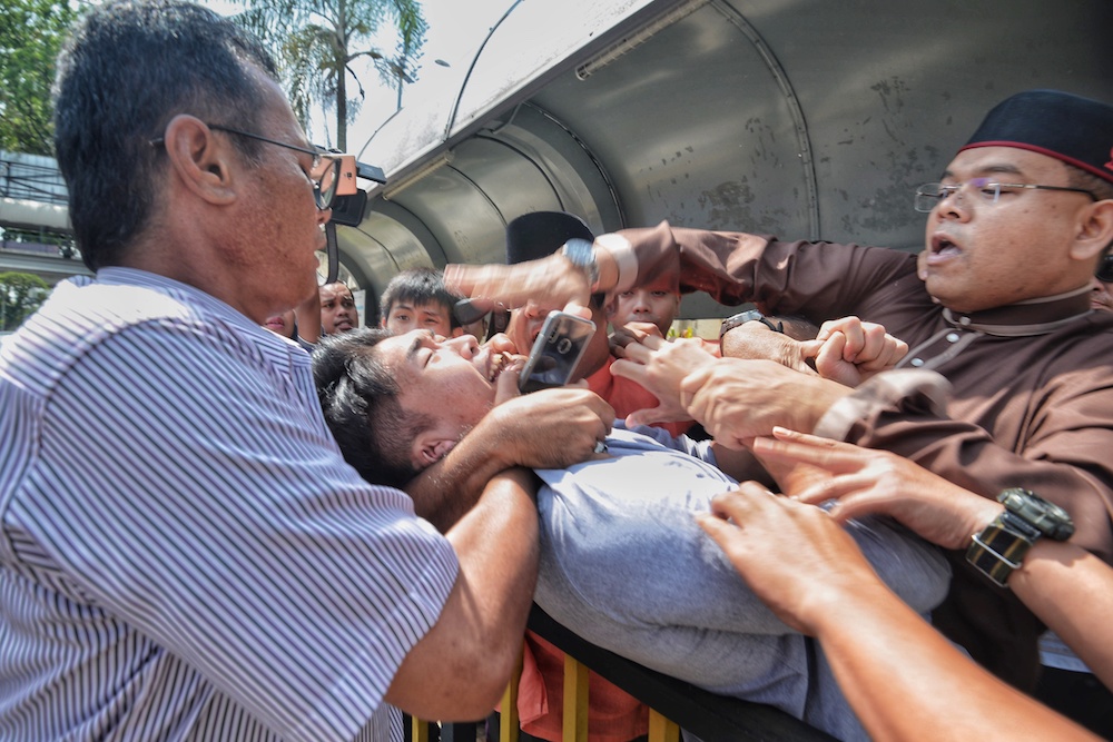 Students protest Datuk Seri Najib Razaku00e2u20acu2122s meet-and-greet session in front of Restoran Amjal near Universiti Malaya in Kuala Lumpur March 22, 2019. u00e2u20acu201d Picture by Shafwan Zaidon