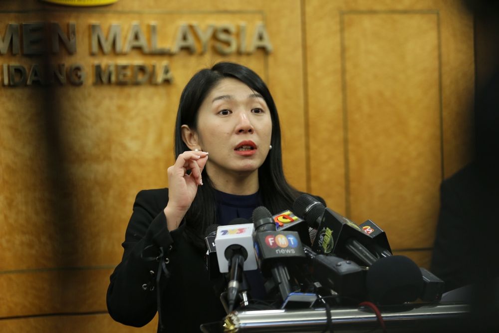 Energy, Technology, Science, Climate Change and Environment Minister Yeo Bee Yin speaks to reporters at the Parliament lobby in Kuala Lumpur March 14, 2019. u00e2u20acu201d Picture by Ahmad Zamzahuri