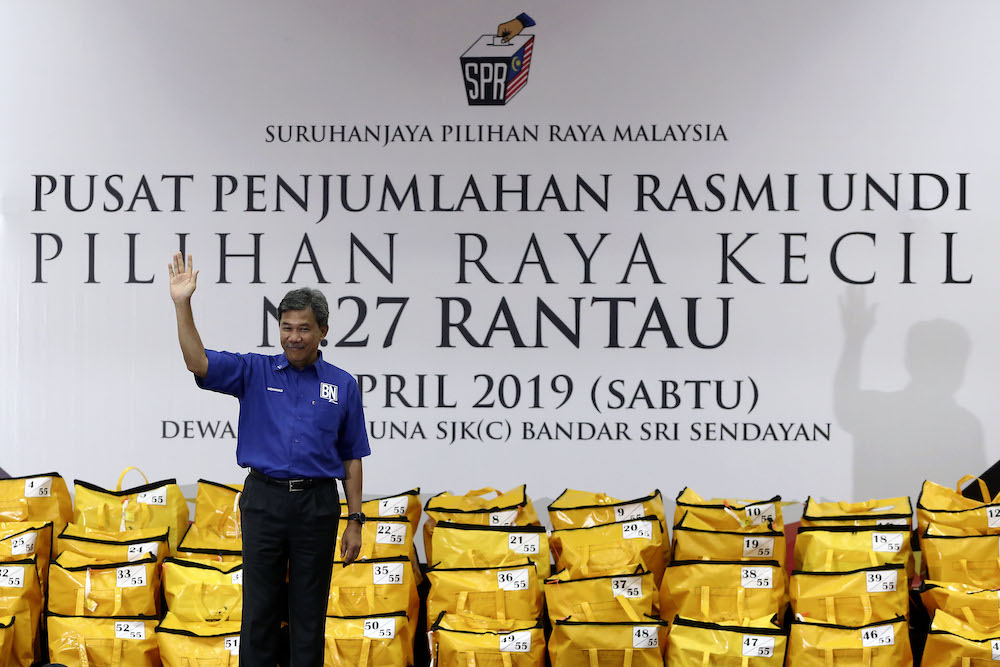 Barisan Nasional candidate Datuk Seri Mohamad Hasan celebrates after winning the Rantau by-election, April 13, 2019. u00e2u20acu201d Picture by Yusof Mat Isa
