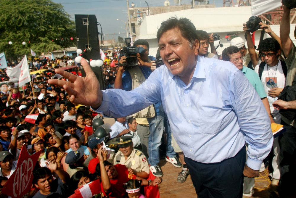 Peruvian presidential candidate Alan Garcia gives a speech during a campaign rally in La Union, Piura, Peru May 30, 2006. u00e2u20acu201d Reuters file pic