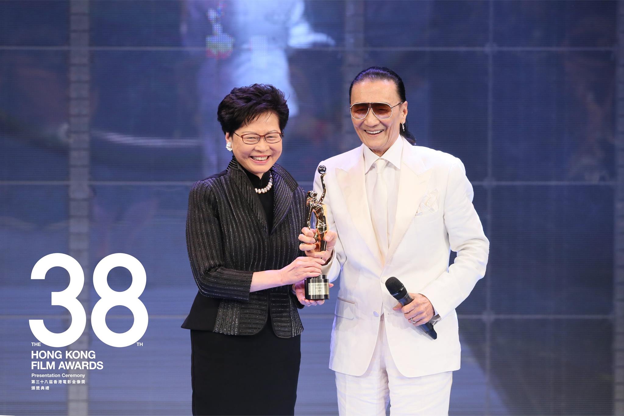 纵横香港演艺圈数十年的谢贤获得终身成就奖。-摘自香港电影金像奖FB-