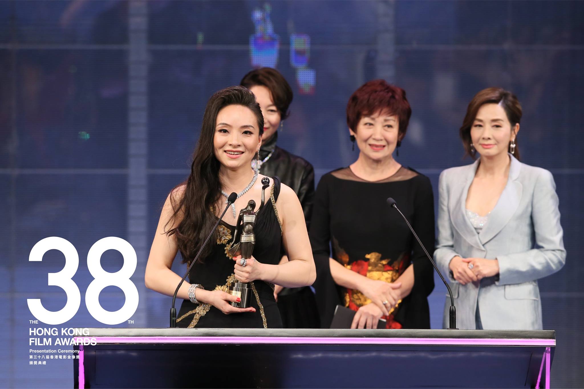 曾美慧孜凭借《三夫》当上金像奖影后。-摘自香港电影金像奖FB-