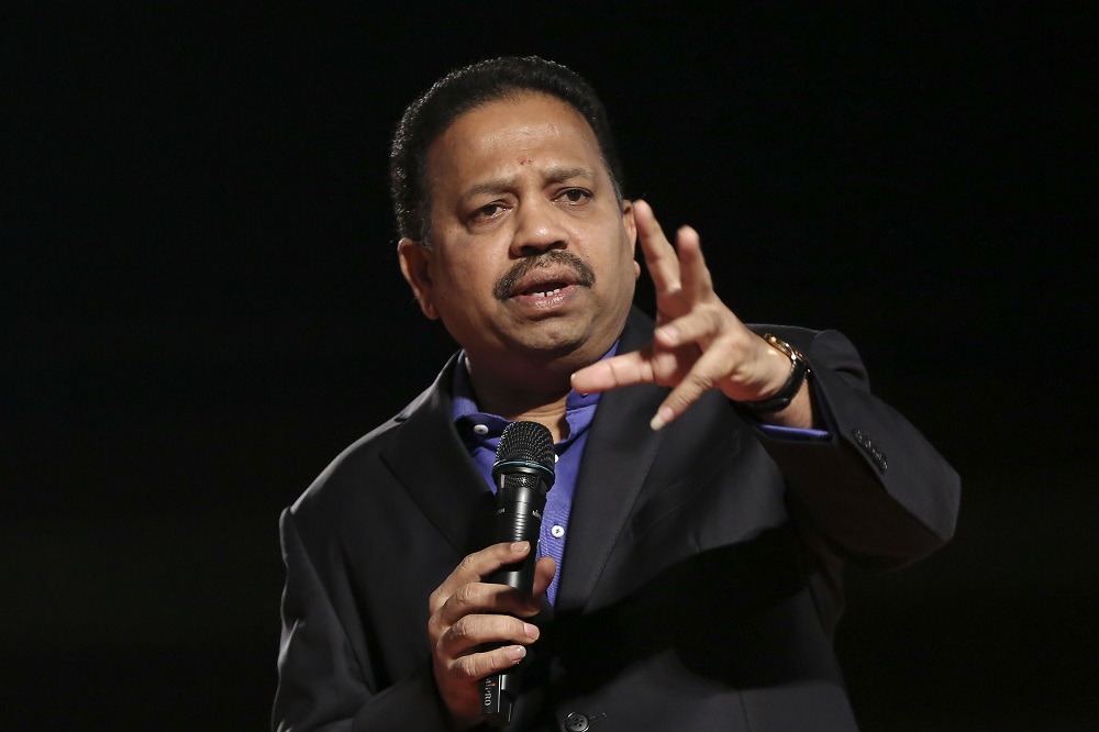 MIC president Tan Sri SA Vigneswaran speaks during the u00e2u20acu02dcPolitik Malaysia Baharuu00e2u20acu2122 town hall session at PWTC in Kuala Lumpur April 6, 2019. u00e2u20acu201d Picture by Yusof Mat Isa