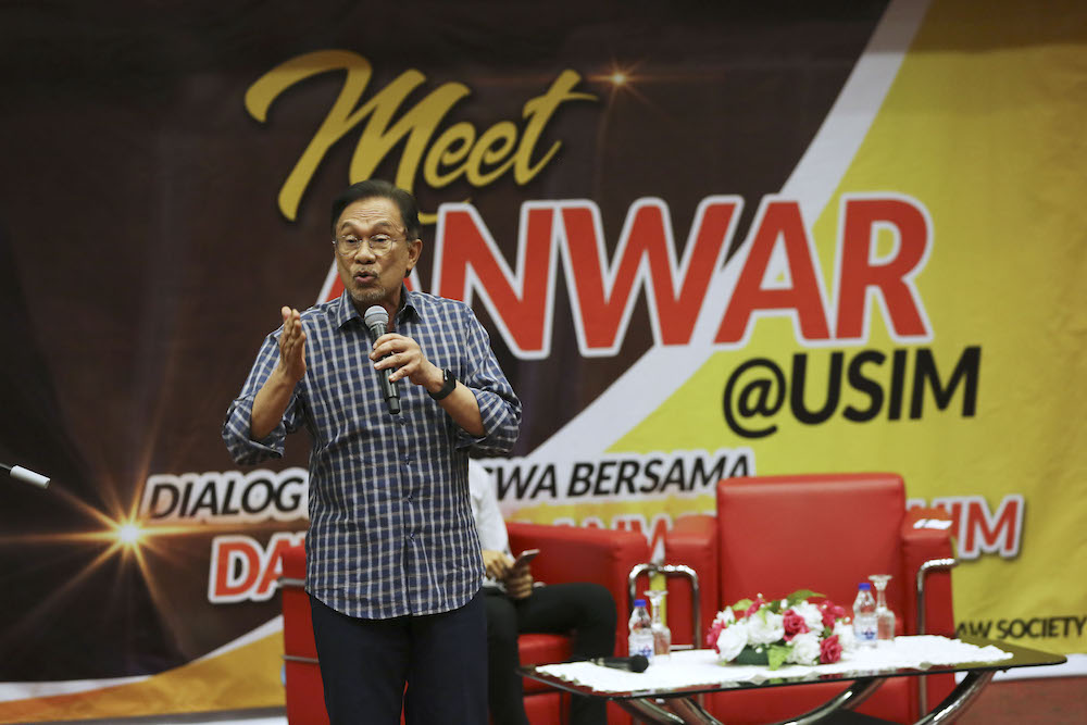 Datuk Seri Anwar Ibrahim speaks during a dialogue session with undergraduates at USIM in Nilai April 19, 2019. u00e2u20acu201d Picture by Yusof Mat Isa