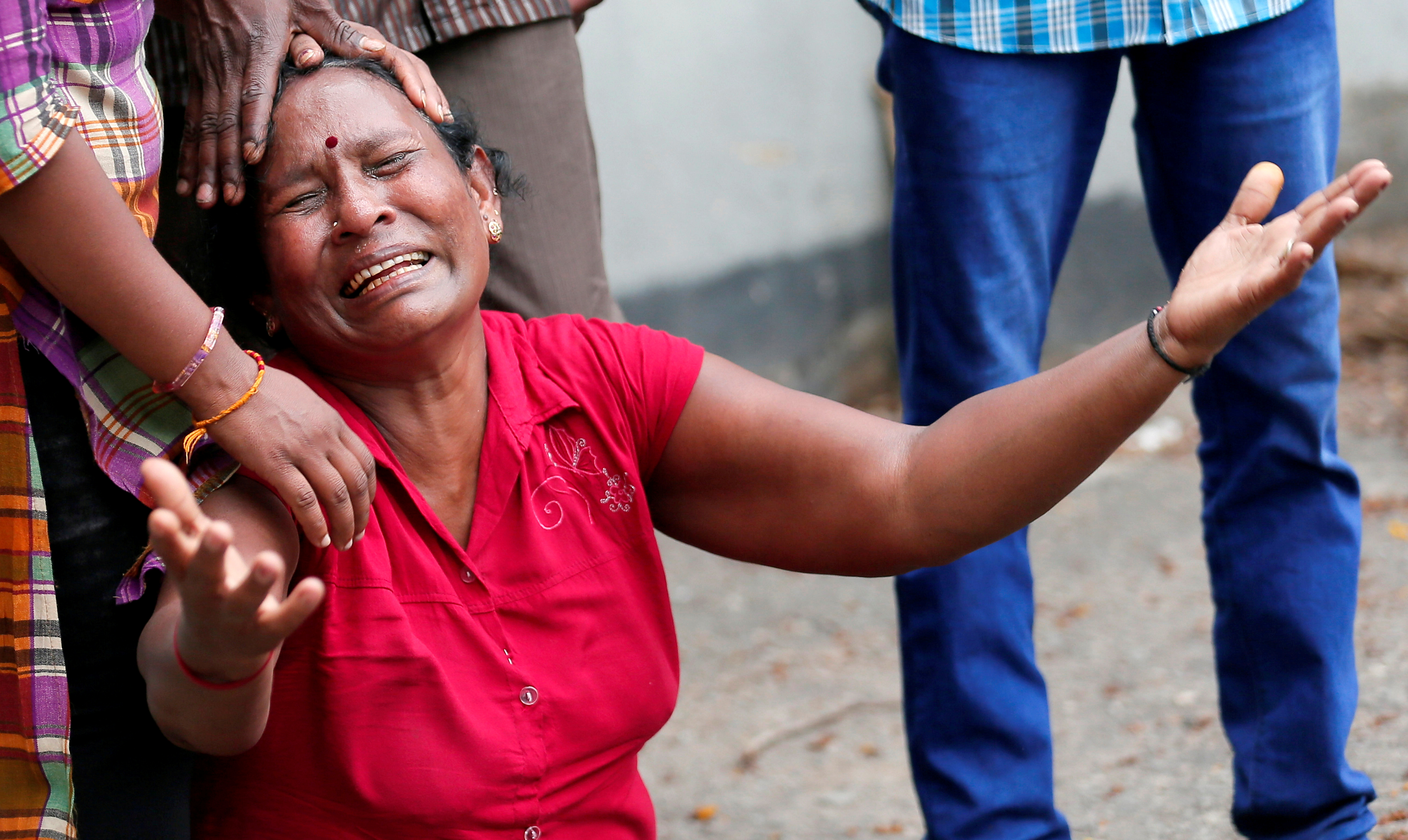 斯里兰卡爆炸案的遇难者家属悲痛不已。-路透社-