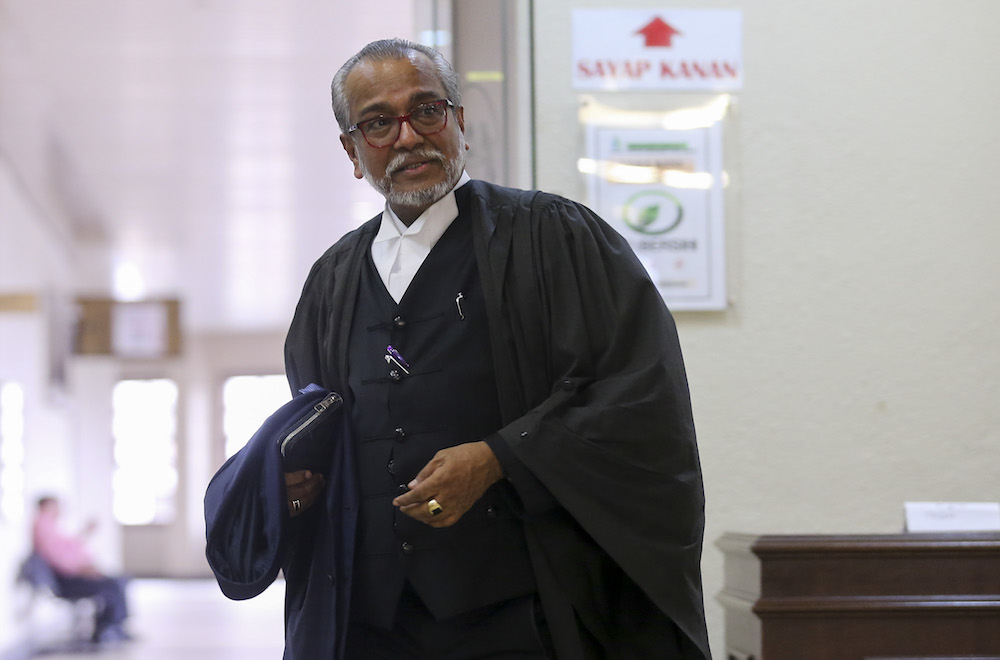 Tan Sri Muhammad Shafee Abdullah arrives at the Kuala Lumpur Court Complex April 25, 2019. u00e2u20acu201d Picture by Firdaus Latif 