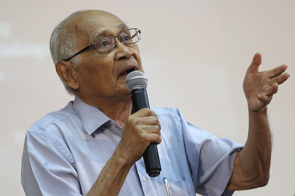 Sociologist and politician Syed Husin Ali speaks at the u00e2u20acu02dcMalaysia and Rome Statuteu00e2u20acu2122 forum at Universiti Malaya in Kuala Lumpur April 27, 2019. u00e2u20acu201d Picture by Yusof Mat Isa