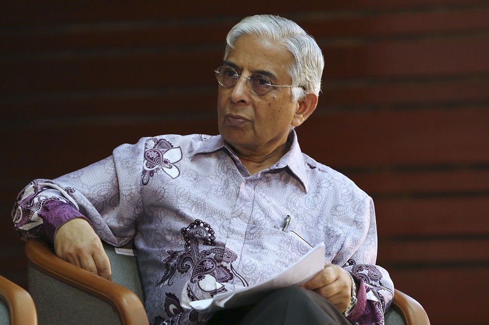 Prof Shad Saleem Faruqi at the u00e2u20acu02dcMalaysia and Rome Statuteu00e2u20acu2122 forum at Universiti Malaya in Kuala Lumpur April 27, 2019. u00e2u20acu201d Picture by Yusof Mat Isa