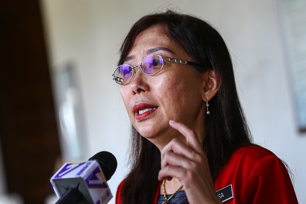 Minister of Primary Industries Teresa Kok addresses the media at the Duta High Court in Kuala Lumpur April 29, 2019. u00e2u20acu201d Picture by Hari Anggara