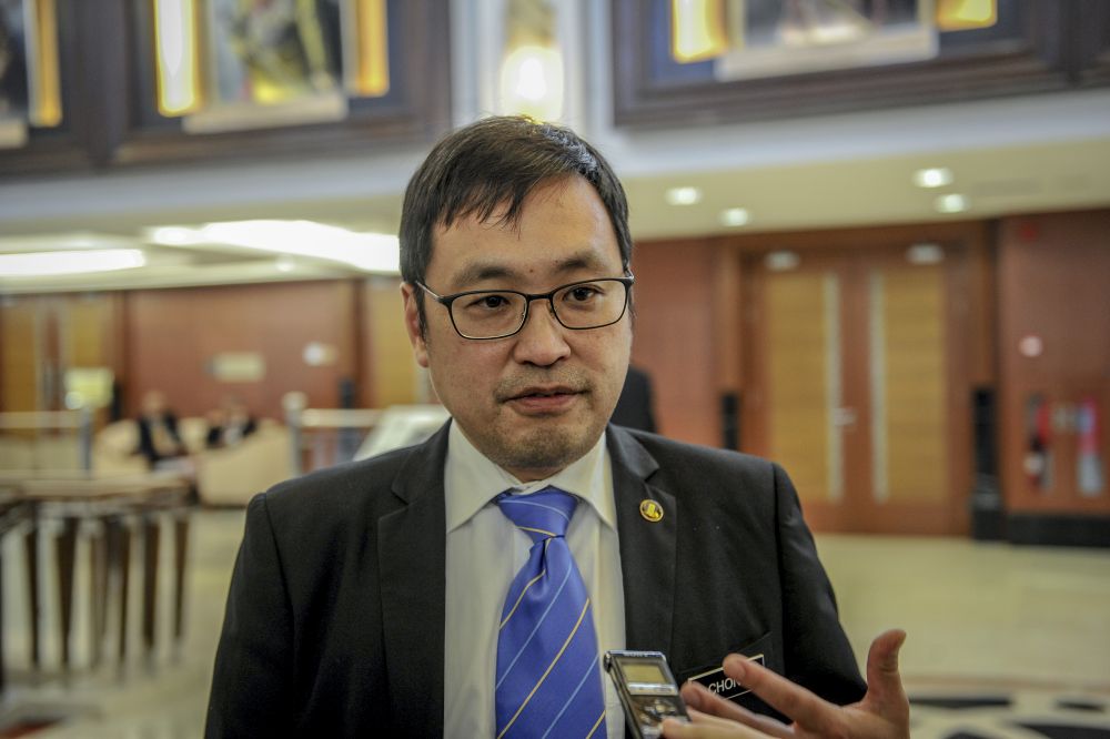 Sarawak Pakatan Harapan chairman Chong Chieng Jen speaks to reporters at Parliament in Kuala Lumpur April 8, 2019. u00e2u20acu201d Picture by Firdaus Latif