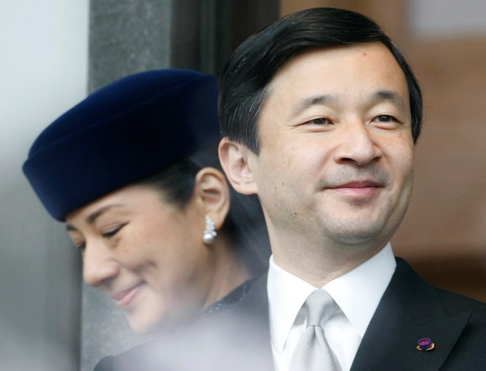 Japanu00e2u20acu2122s Crown Prince Naruhito and his wife, Crown Princess Masako, appear before well-wishers as they celebrate Emperor Akihito's 74th birthday at the Imperial Palace in Tokyo December 23, 2007. u00e2u20acu201d Reuters pic       