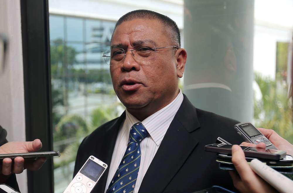 Perak Opposition leader Datuk Saarani Mohamad speaks to reporters in Ipoh April 18, 2019. u00e2u20acu2022 Picture by Farhan Najib