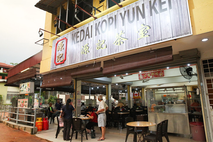 八打灵再也17区的大师兄在源记茶室内。-Choo Choy May摄-