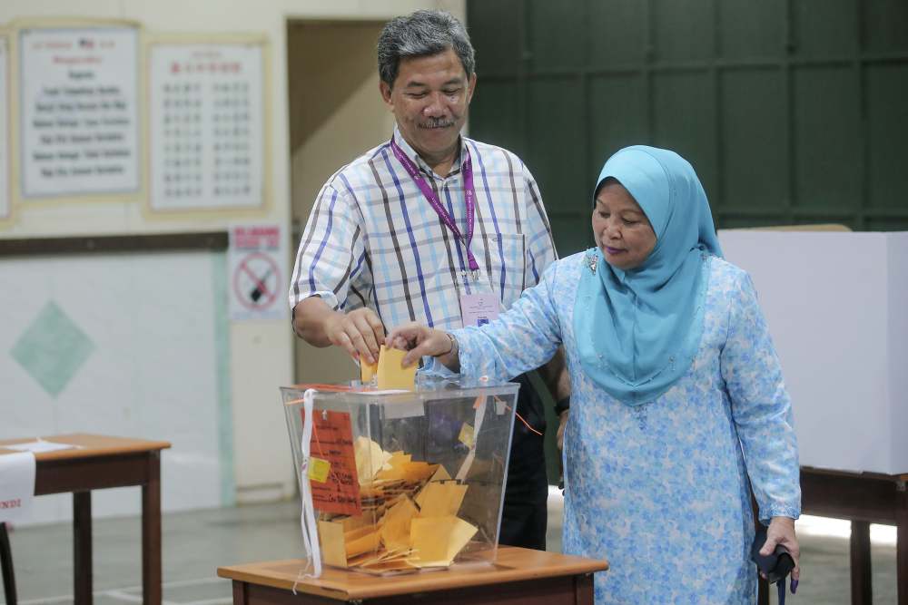 Barisan Nasional candidate Datuk Seri Mohamad Hasan and his wife Raja Datin Seri Salbiah Tengku Nujumudin cast their votes at the polling centre in SJKC Chung Hua in Rantau April 13, 2019. u00e2u20acu2022 Picture by Yusof Mat Isa