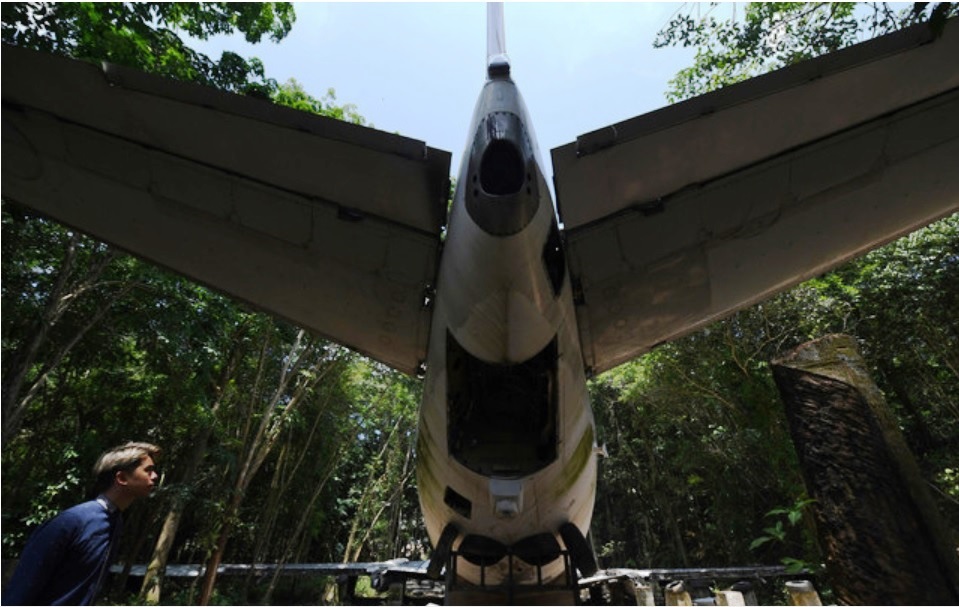 将这架飞机“摆”在丛林区域是为了让顾客能够享受大自然远离城市喧嚣。-马新社-
