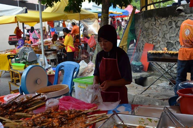 在吉隆坡市中心交通最为方便的东姑阿都拉曼路斋戒月市集。-摘自网络-