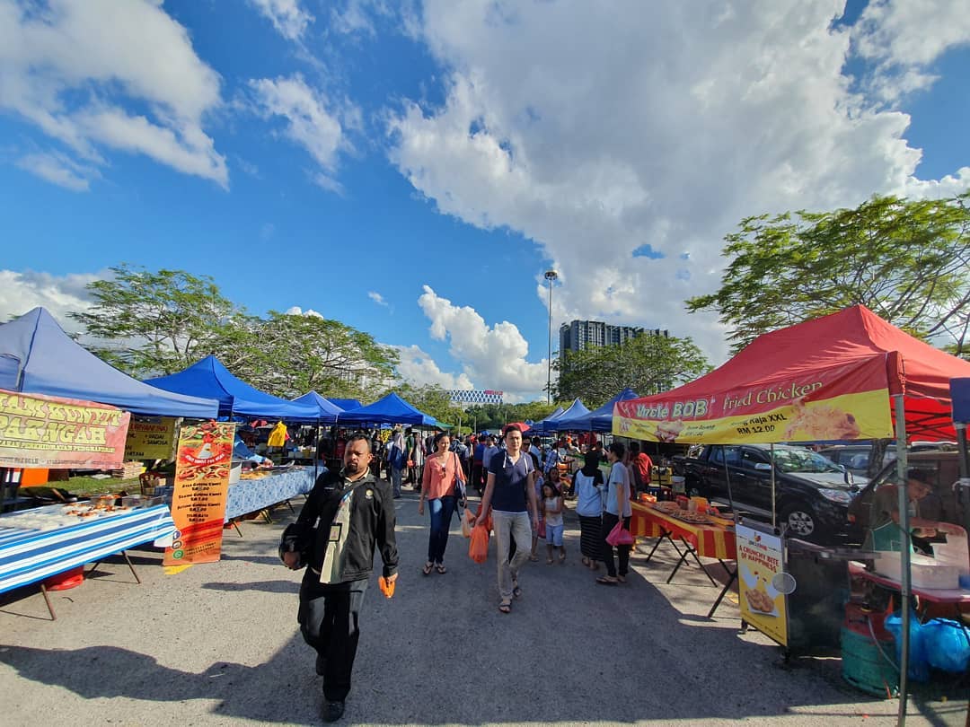 莎阿南体育馆旁的斋戒月市集不怕没位泊车位置又宽敞，是最受欢迎的斋戒月市集之一。-摘自莎阿南体育馆脸书-