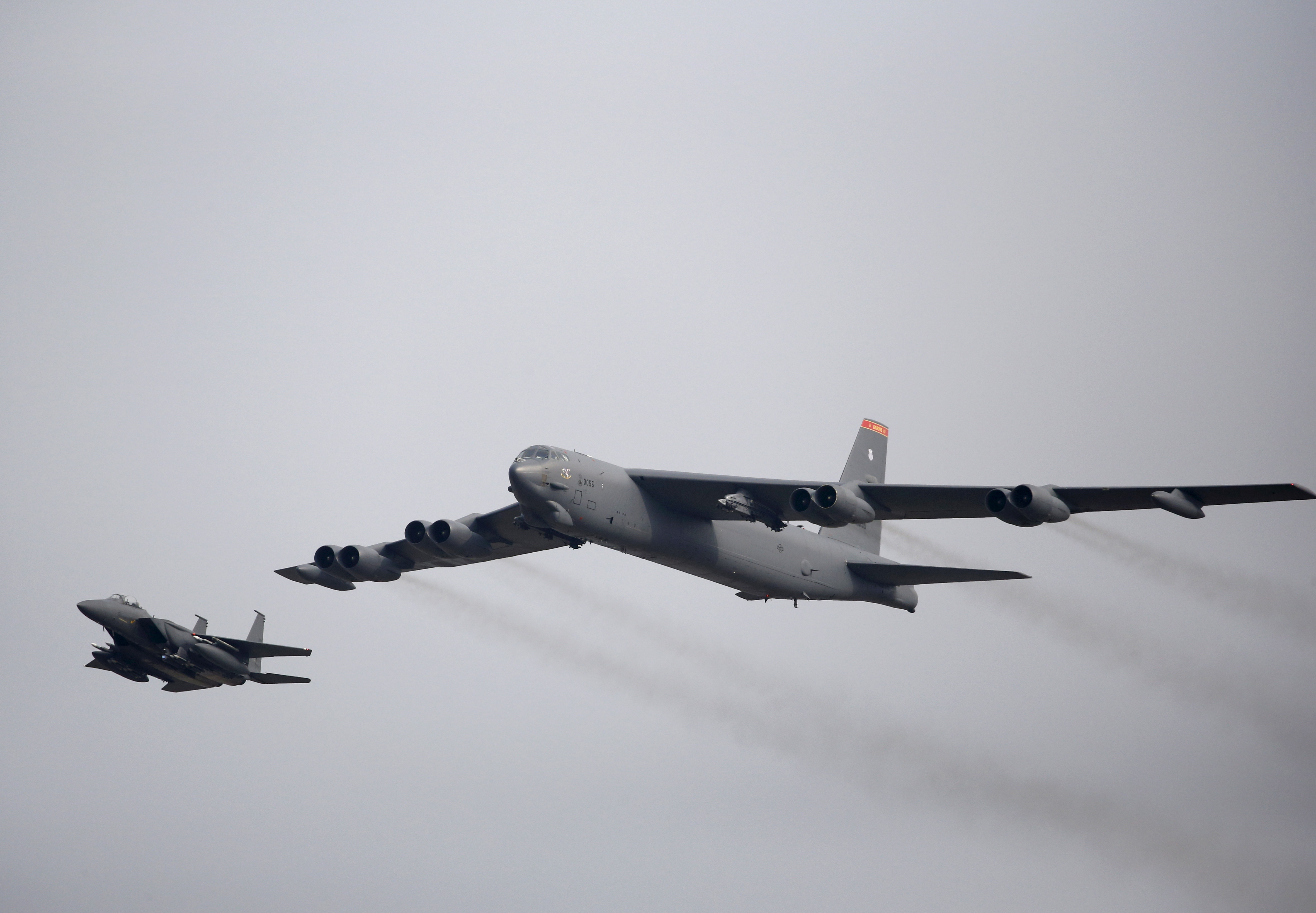美国防部表示，将向中东部署B-52同温层堡垒轰炸机。-路透社-