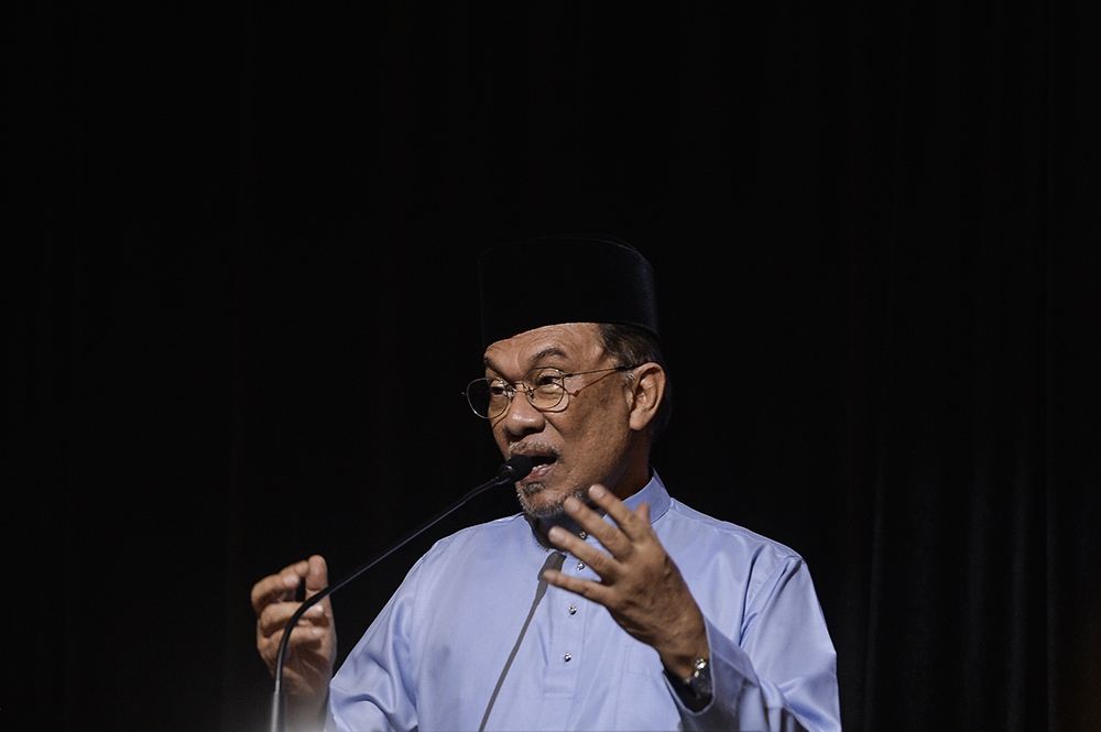 Port Dickson MP Datuk Seri Anwar Ibrahim speaks during  Majlis Iftar Perdana in Bangi May 16, 2019. u00e2u20acu201d Picture by Miera Zulyana