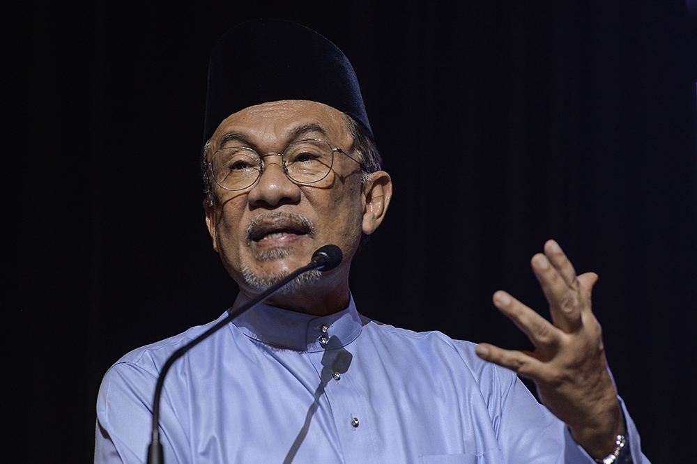 Port Dickson MP Datuk Seri Anwar Ibrahim speaks during  Majlis Iftar Perdana in Bangi May 16, 2019. u00e2u20acu201d Picture by Miera Zulyana