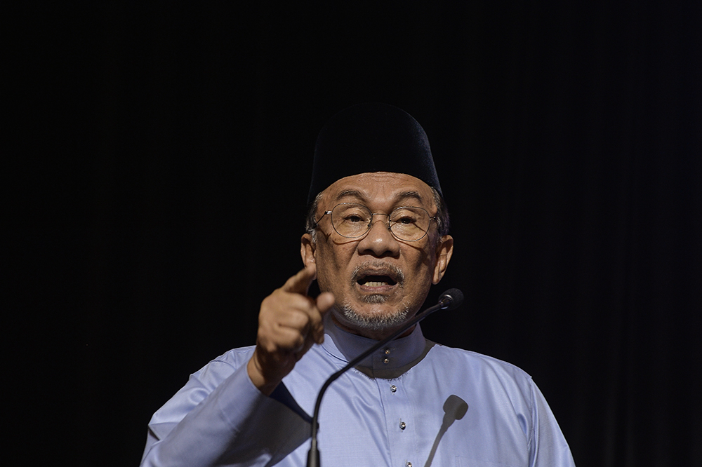 Port Dickson MP Datuk Seri Anwar Ibrahim speaks during  Majlis Iftar Perdana in Bangi May 16, 2019. u00e2u20acu201d Picture by Miera Zulyana