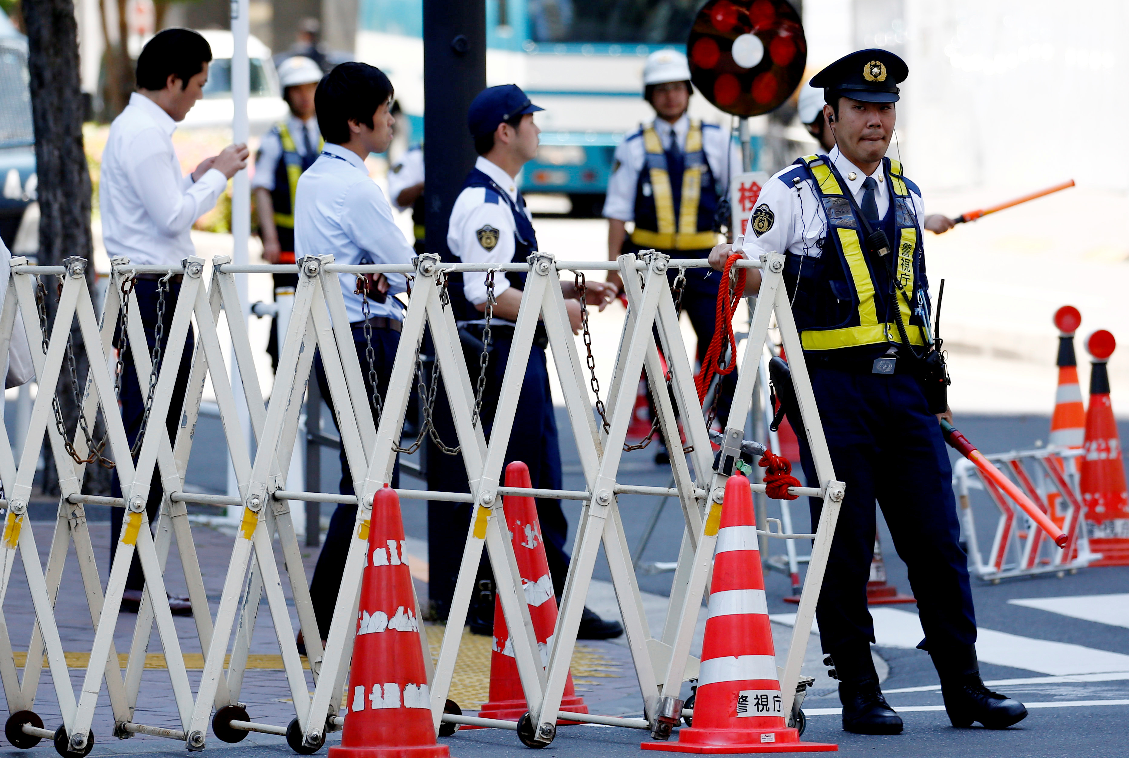 特朗普访日期间，警视厅以及千叶、神奈川两县警方最多将投入约2万5000名警力进行安保工作。-路透社-