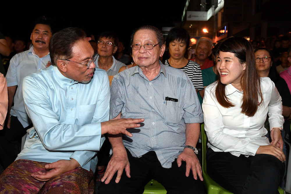 Datuk Seri Anwar Ibrahim, Lim Kit Siang and DAP candidate Vivian Wong attend a ceramah in Bandar Prima, Sandakan May 7, 2019. u00e2u20acu201d Bernama pic