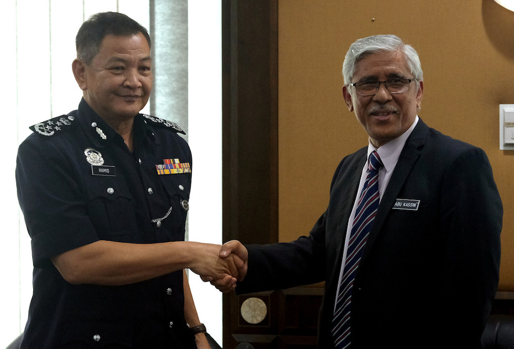 Datuk Seri Abdul Hamid Bador and Tan Sri Abu Kassim Mohamed shake hands after a meeting in Putrajaya May 10, 2019. u00e2u20acu201d Bernama pic