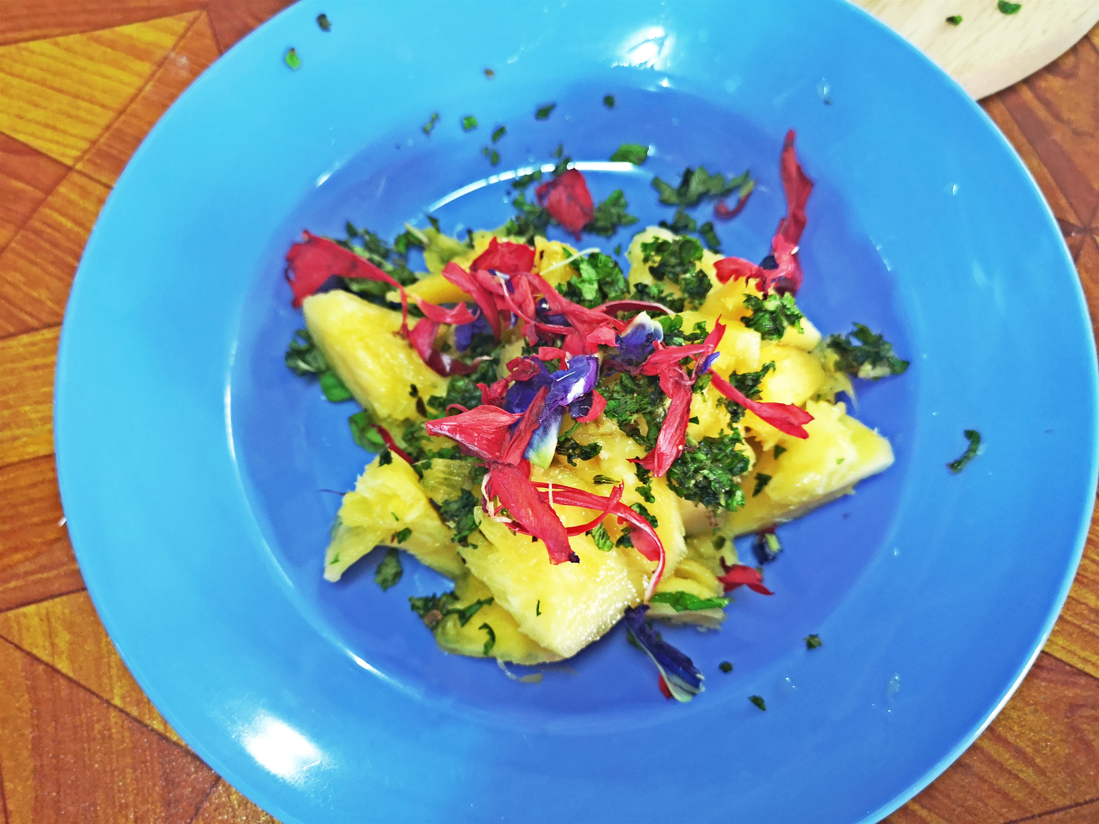 黄梨和大红花的组合,你试过吗? -精彩大马摄-