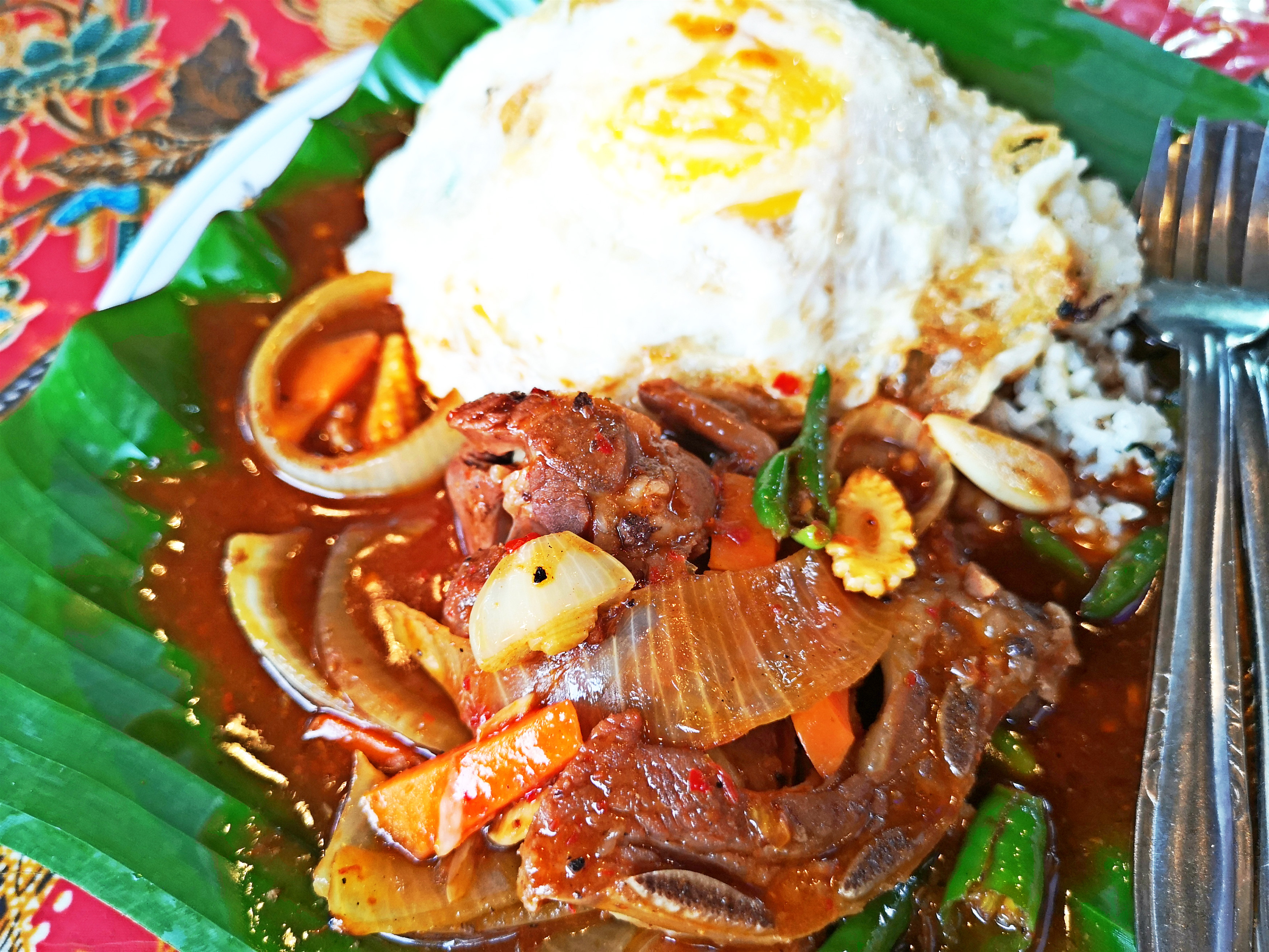 在Jkin村里也不用怕饿肚子，每天都不同的地道马来美食，来满足你的味蕾。 -精彩大马摄-